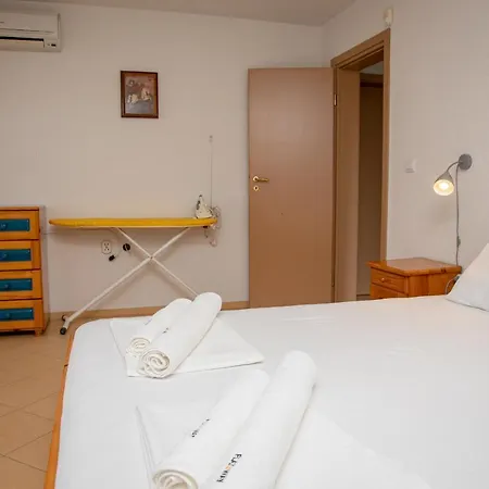 Beni - 4 Bedroom Private House By Flаt Manаger 펜션 로제넷츠