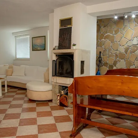 펜션 Beni - 4 Bedroom Private House By Flаt Manаger 로제넷츠