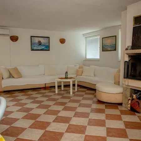 Beni - 4 Bedroom Private House By Flаt Manаger Lozenets