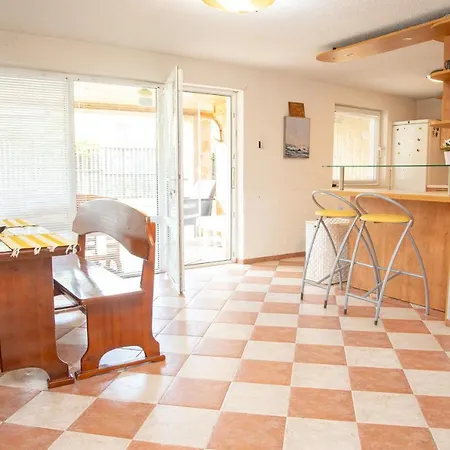 Beni - 4 Bedroom Private House By Flаt Manаger Holiday home Lozenets