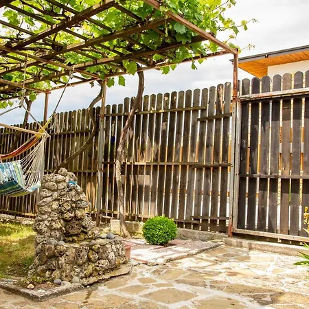 Beni - 4 Bedroom Private House By Flаt Manаger Holiday home Lozenets
