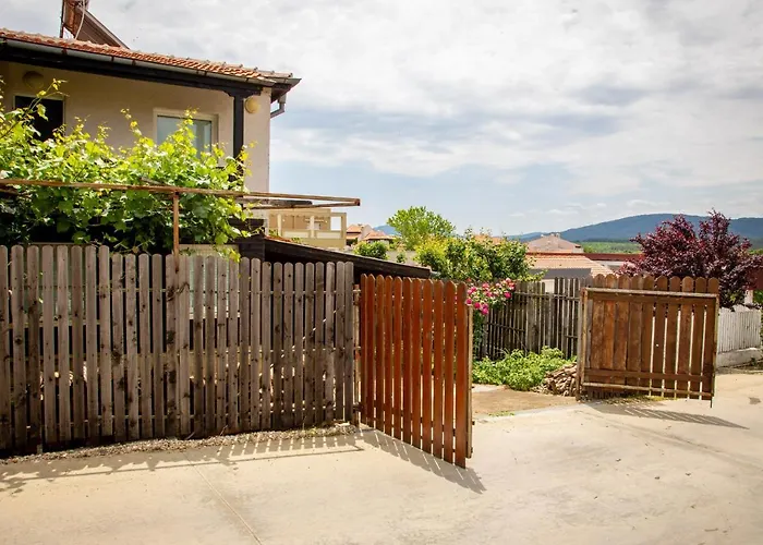 Дом отдыха Beni - 4 Bedroom Private House By Flаt Manаger *